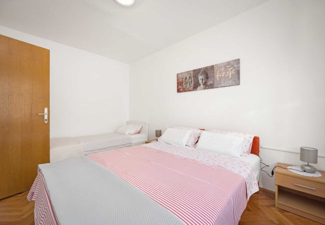 Apartment in Vodice - Apartments Anna - One bedroom apartment with a balcony Apartment in Vodice - Apartments Anna - One bedroom apartment with a balcony