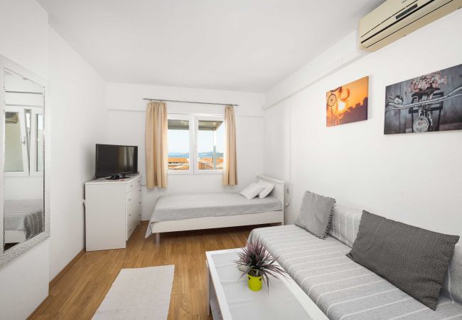 Studio in Vodice - Apartments Anna - Studio apartment with a balcony Studio in Vodice - Apartments Anna - Studio apartment with a balcony