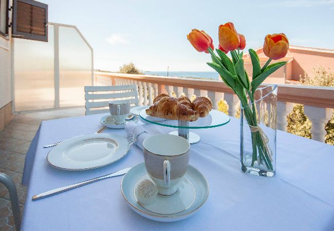 Rent by room in Primošten - Apartments and Rooms Mikelin - Room with a sea view (Blue room 3) Rent by room in Primošten - Apartments and Rooms Mikelin - Room with a sea view (Blue room 3)