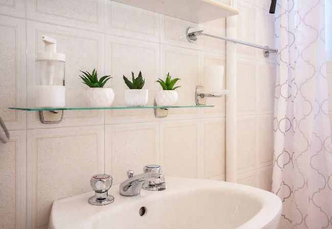 Apartment in Primošten - Apartments and Rooms Mikelin - Two-Bedroom Apartment with Sea View (Filip 1) Apartment in Primošten - Apartments and Rooms Mikelin - Two-Bedroom Apartment with Sea View (Filip 1)