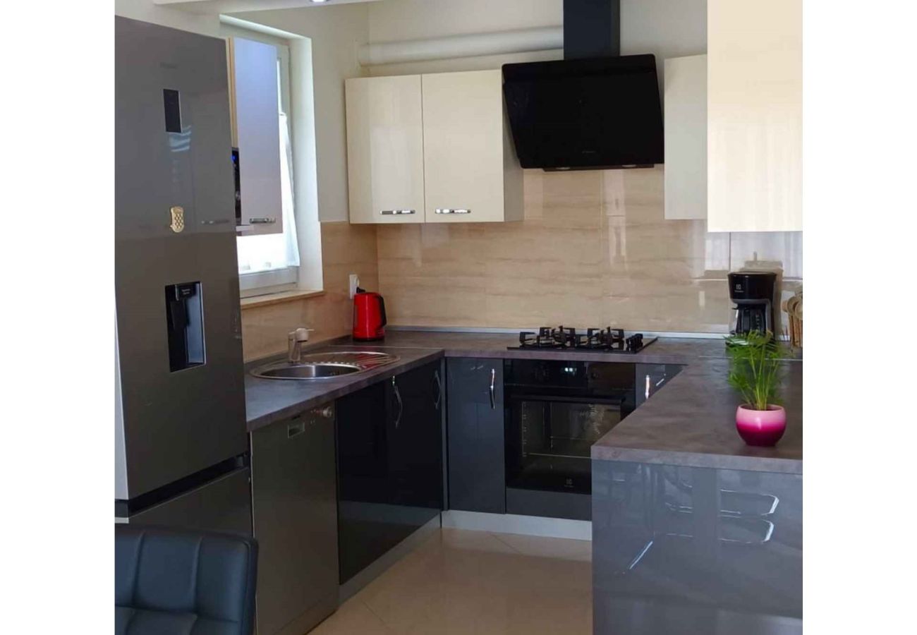 House in Benkovac - Holiday Home Leggiero - Holiday Home Leggiero - House with four bedrooms and outdoor pool