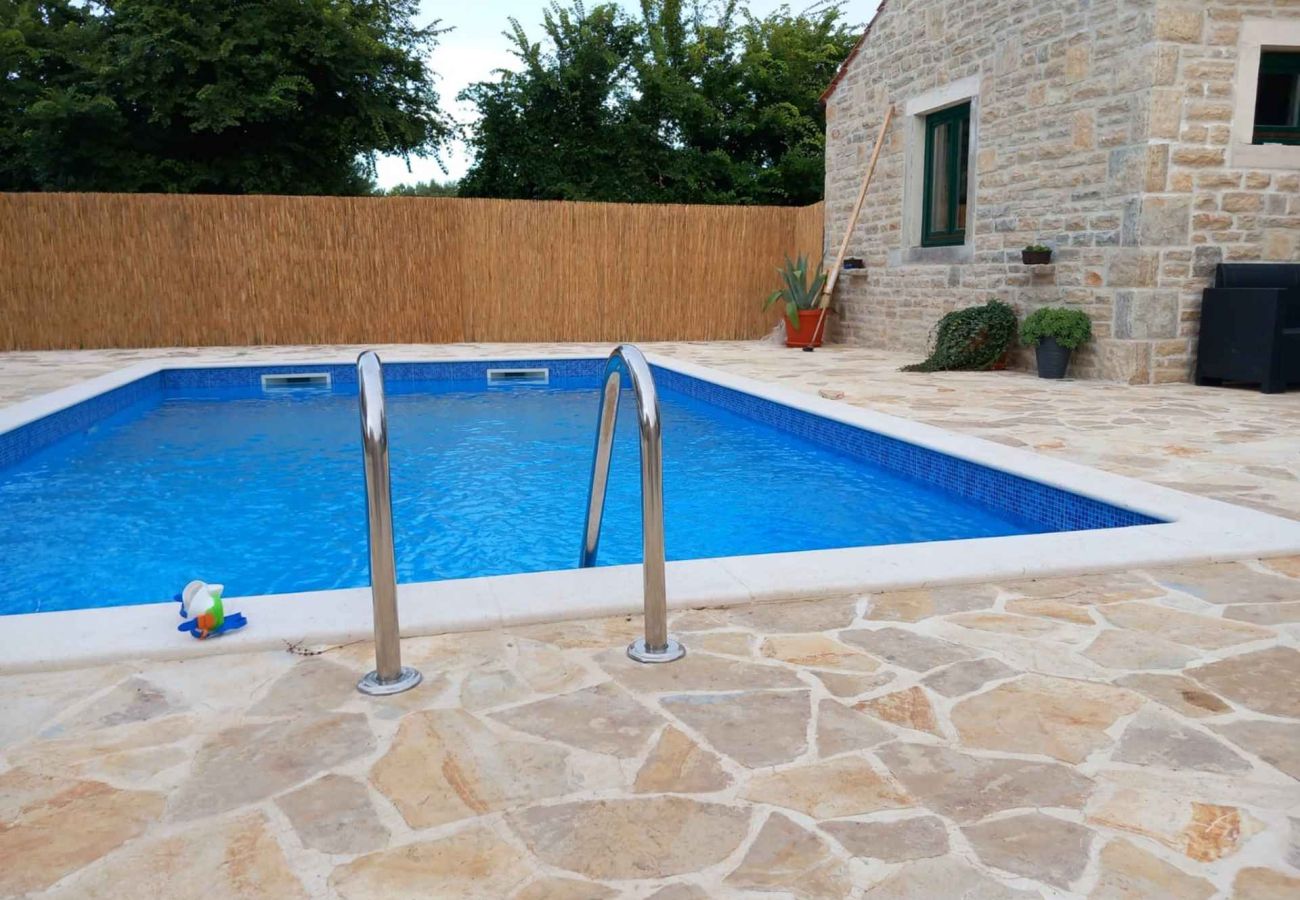 House in Benkovac - Holiday Home Leggiero - Holiday Home Leggiero - House with four bedrooms and outdoor pool