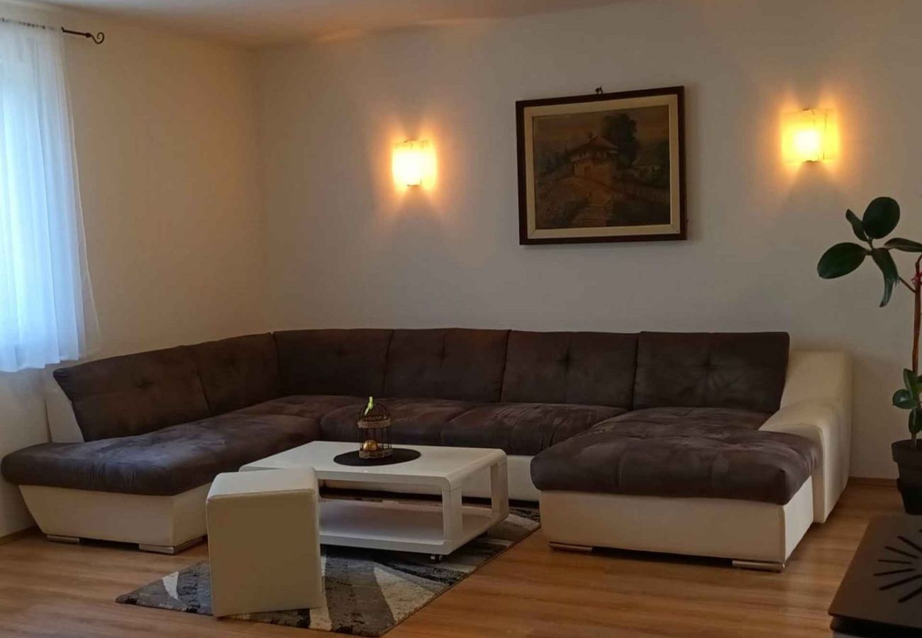 House in Benkovac - Holiday Home Leggiero - Holiday Home Leggiero - House with four bedrooms and outdoor pool