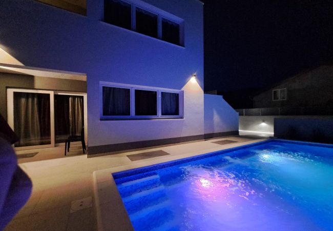 Villa in Kaštel Novi - Villa Viva - Six bedroom house with a pool and jacuzzi Villa in Kaštel Novi - Villa Viva - Six bedroom house with a pool and jacuzzi