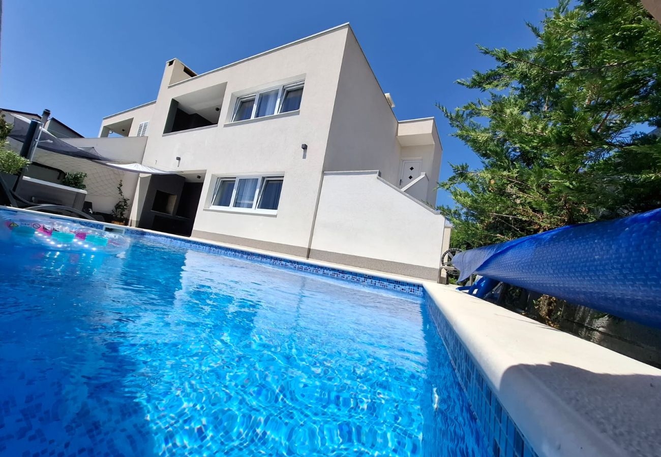 Villa in Kaštel Novi - Villa Viva - Six bedroom house with a pool and jacuzzi
