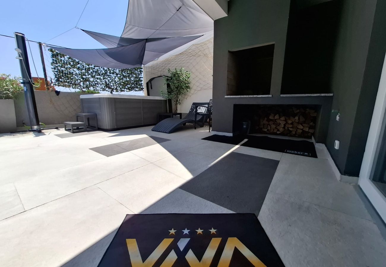 Villa in Kaštel Novi - Villa Viva - Six bedroom house with a pool and jacuzzi