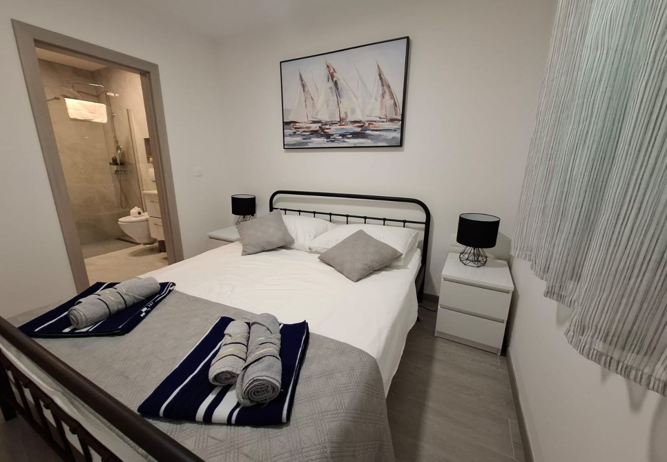 Villa in Kaštel Novi - Villa Viva - Six bedroom house with a pool and jacuzzi