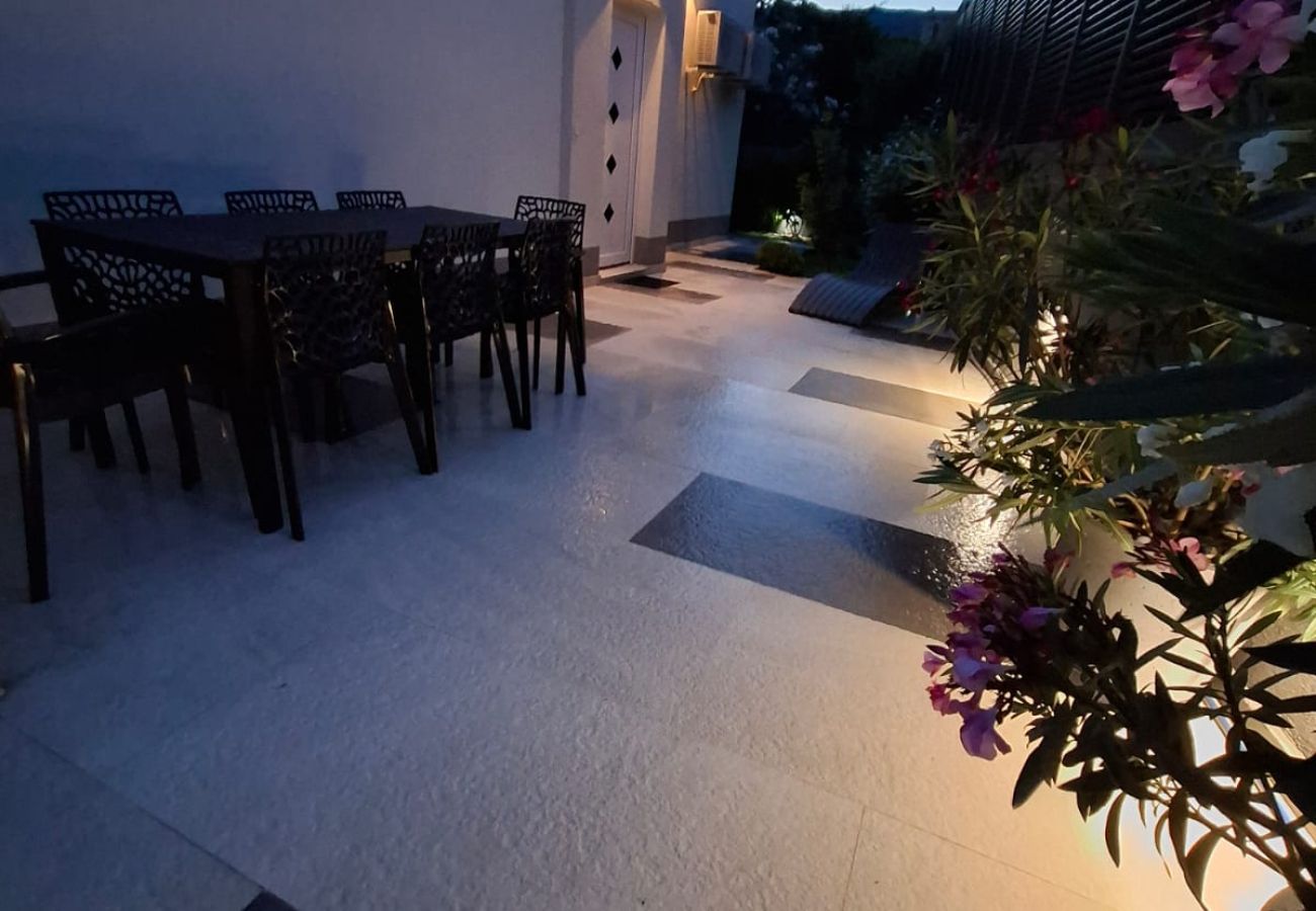 Villa in Kaštel Novi - Villa Viva - Six bedroom house with a pool and jacuzzi