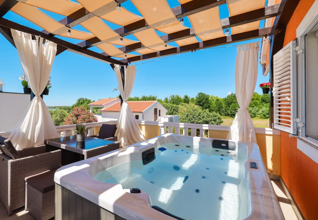 Apartment in Privlaka - Luxury apartments Sun@Set - One-room apartment with jacuzzi 