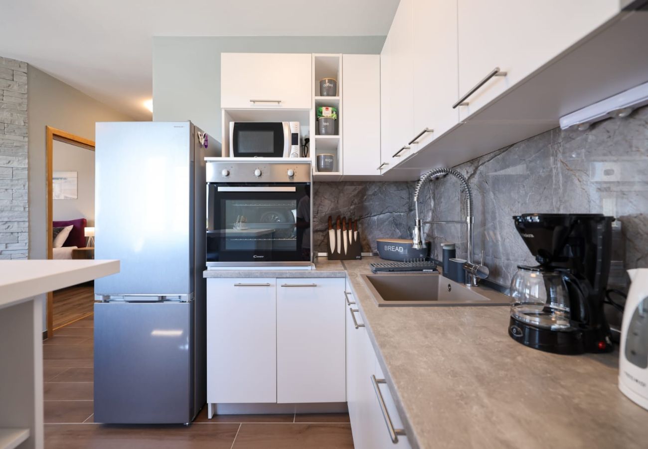 Apartment in Privlaka - Luxury apartments Sun@Set - One-room apartment with jacuzzi 