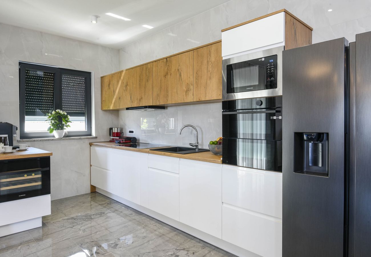 Villa in Stankovic - Villa Mi - Villa with four bedrooms and swimming pool