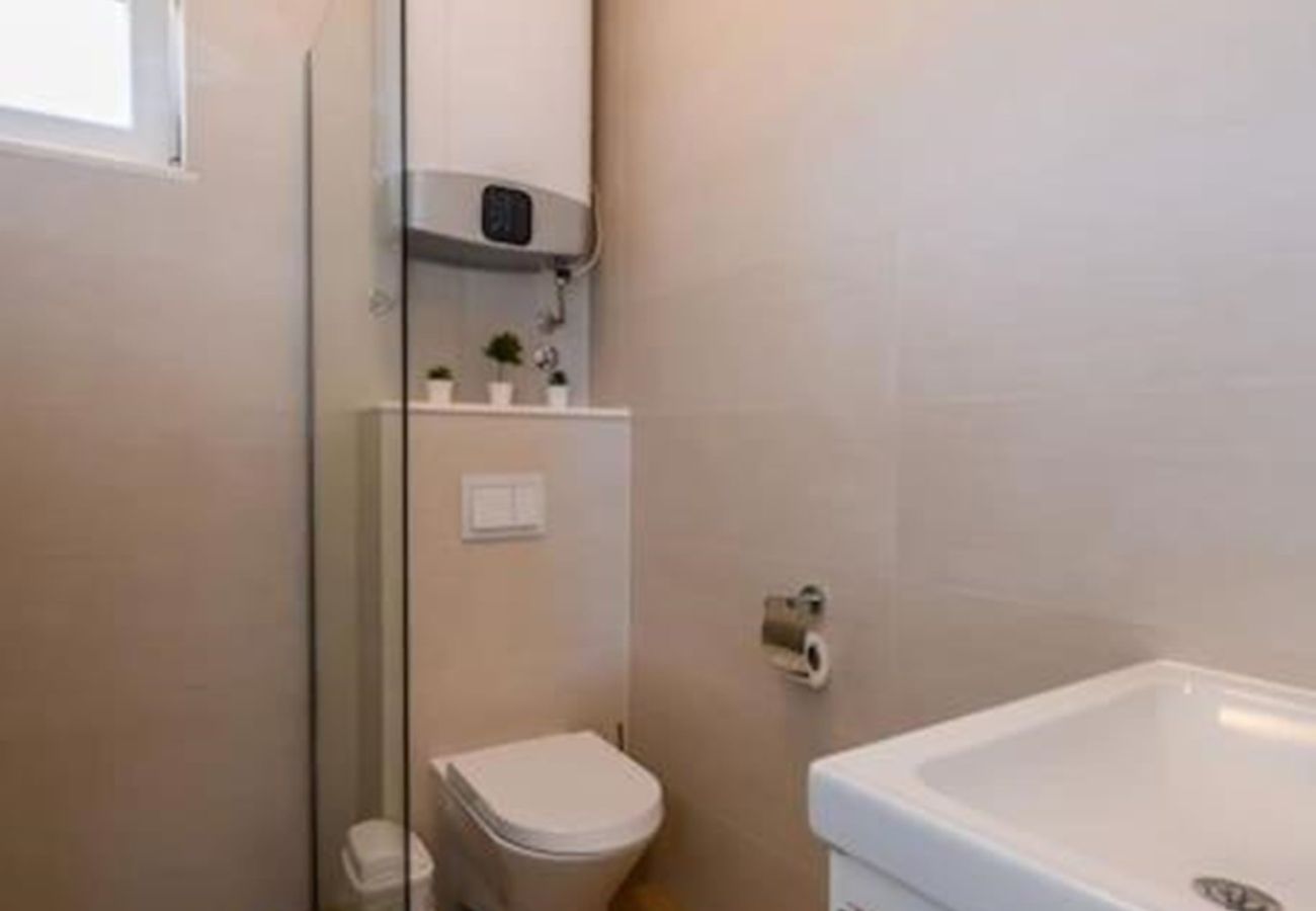 House in Žaborić - Holiday Home Maslina - Three bedroom house with a garden view