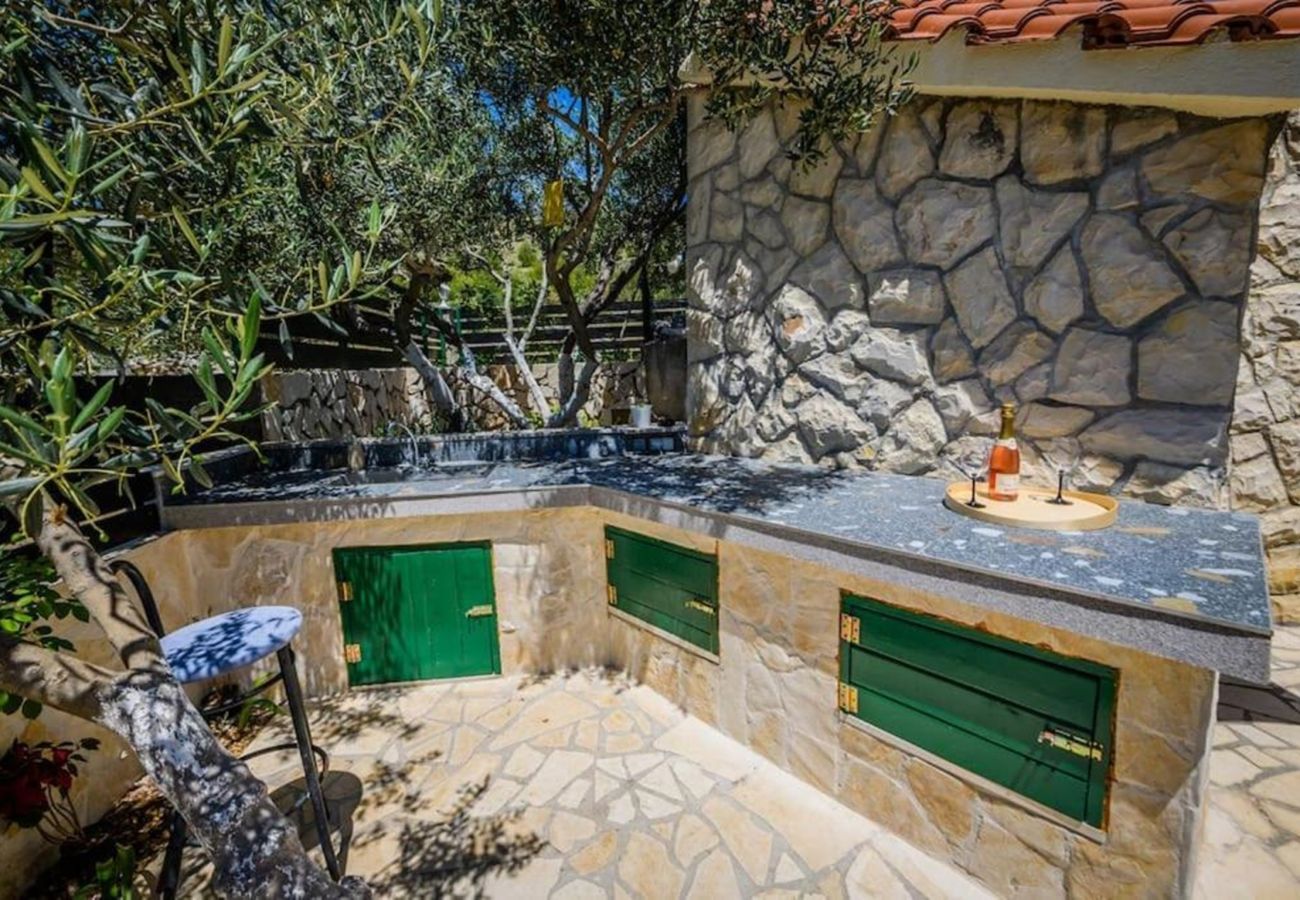 House in Žaborić - Holiday Home Maslina - Three bedroom house with a garden view