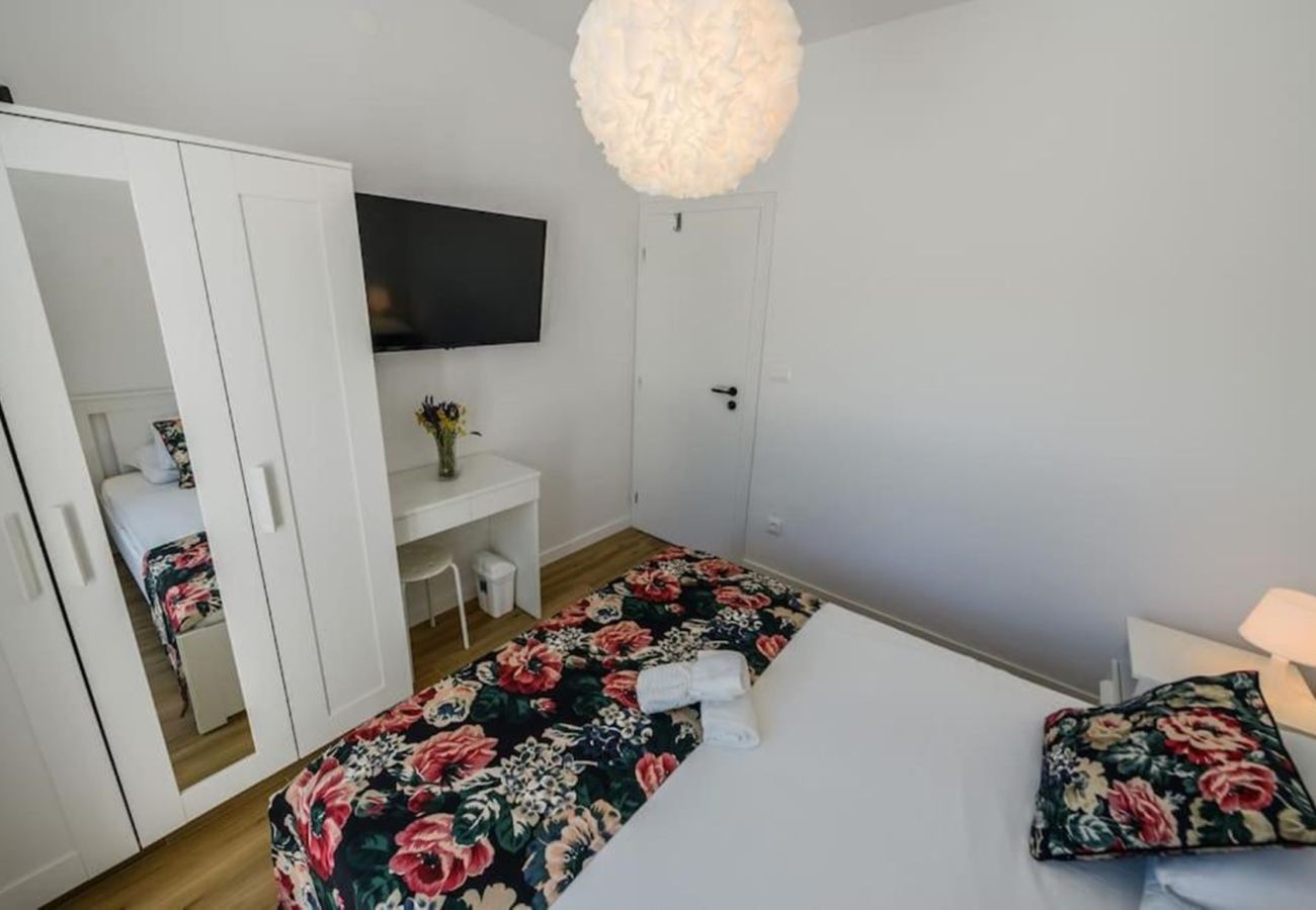 House in Žaborić - Holiday Home Maslina - Three bedroom house with a garden view