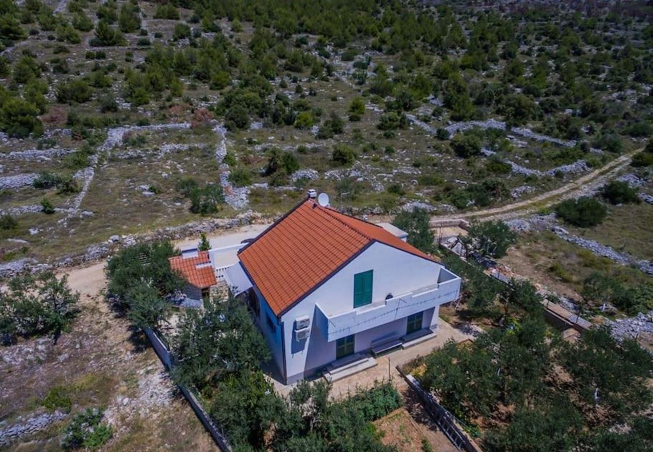 House in Žaborić - Holiday Home Maslina - Three bedroom house with a garden view