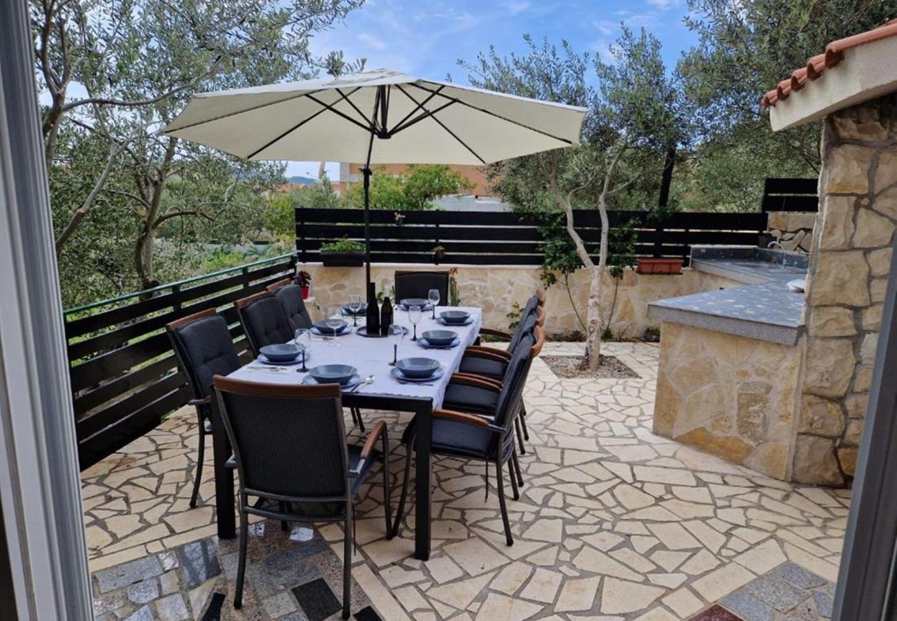 House in Žaborić - Holiday Home Maslina - Three bedroom house with a garden view