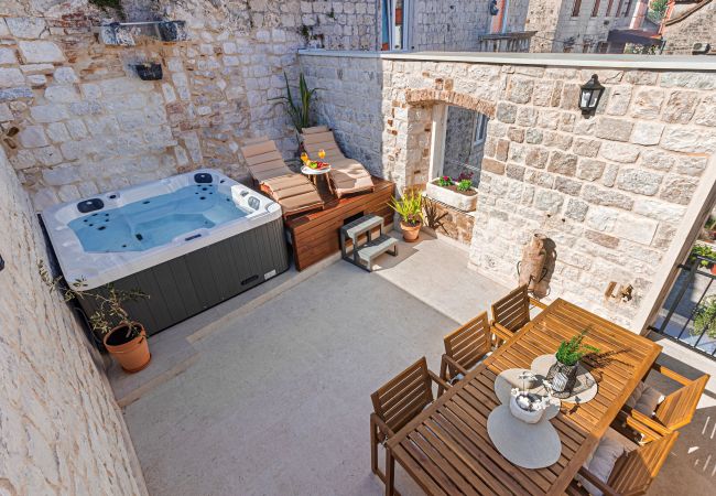 House in Trogir - Stone House Trogir - Three bedroom house with jacuzzi House in Trogir - Stone House Trogir - Three bedroom house with jacuzzi