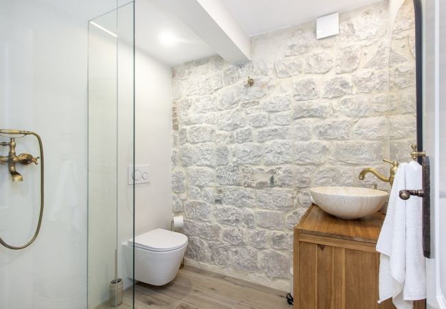 House in Trogir - Stone House Trogir - Three bedroom house with jacuzzi House in Trogir - Stone House Trogir - Three bedroom house with jacuzzi
