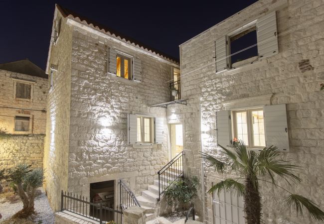 House in Trogir - Stone House Trogir - Three bedroom house with jacuzzi House in Trogir - Stone House Trogir - Three bedroom house with jacuzzi