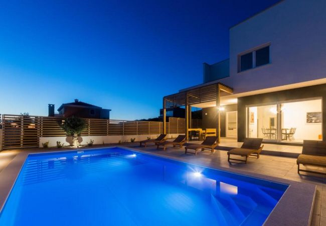 Villa in Pag - Villa Belveder II - Four bedroom house with outdoor pool Villa in Pag - Villa Belveder II - Four bedroom house with outdoor pool