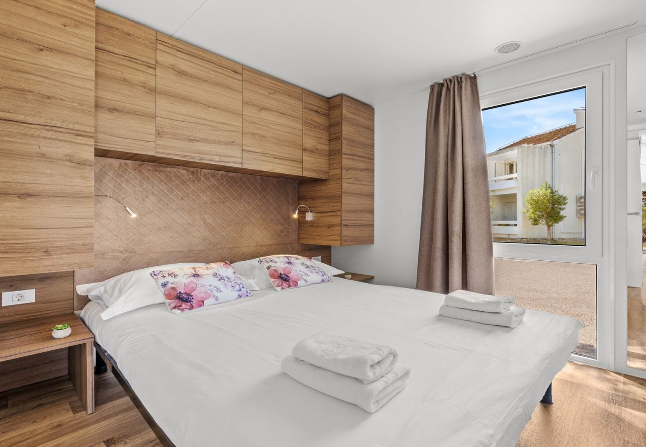 Mobile home in Šibenik - Resort Luxury Mobile Home (4+1) view Marina