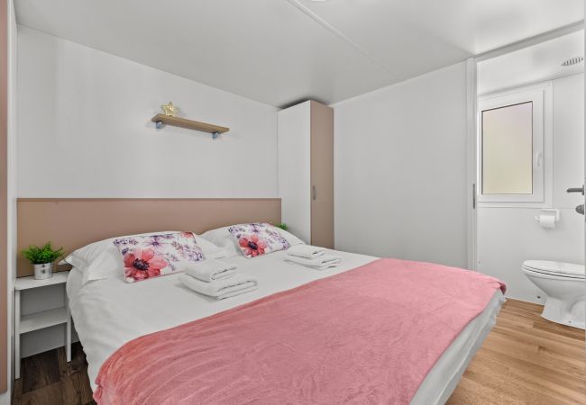 Mobile home in Šibenik - Resort Standard Mobile Home (4+2)  Mobile home in Šibenik - Resort Standard Mobile Home (4+2)