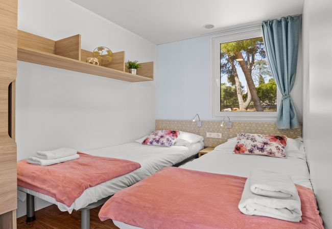 Mobile home in Šibenik - Resort Deluxe Mobile Home (6+1) Beachfront Mobile home in Šibenik - Resort Deluxe Mobile Home (6+1) Beachfront