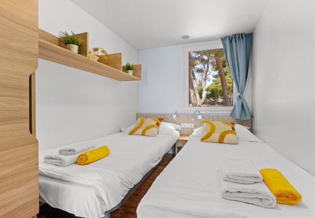 Mobile home in Šibenik - Resort Deluxe Mobile Home (6+1) Beachfront Mobile home in Šibenik - Resort Deluxe Mobile Home (6+1) Beachfront