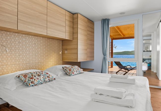 Mobile home in Šibenik - Resort Deluxe Mobile Home (6+1) Beachfront Mobile home in Šibenik - Resort Deluxe Mobile Home (6+1) Beachfront