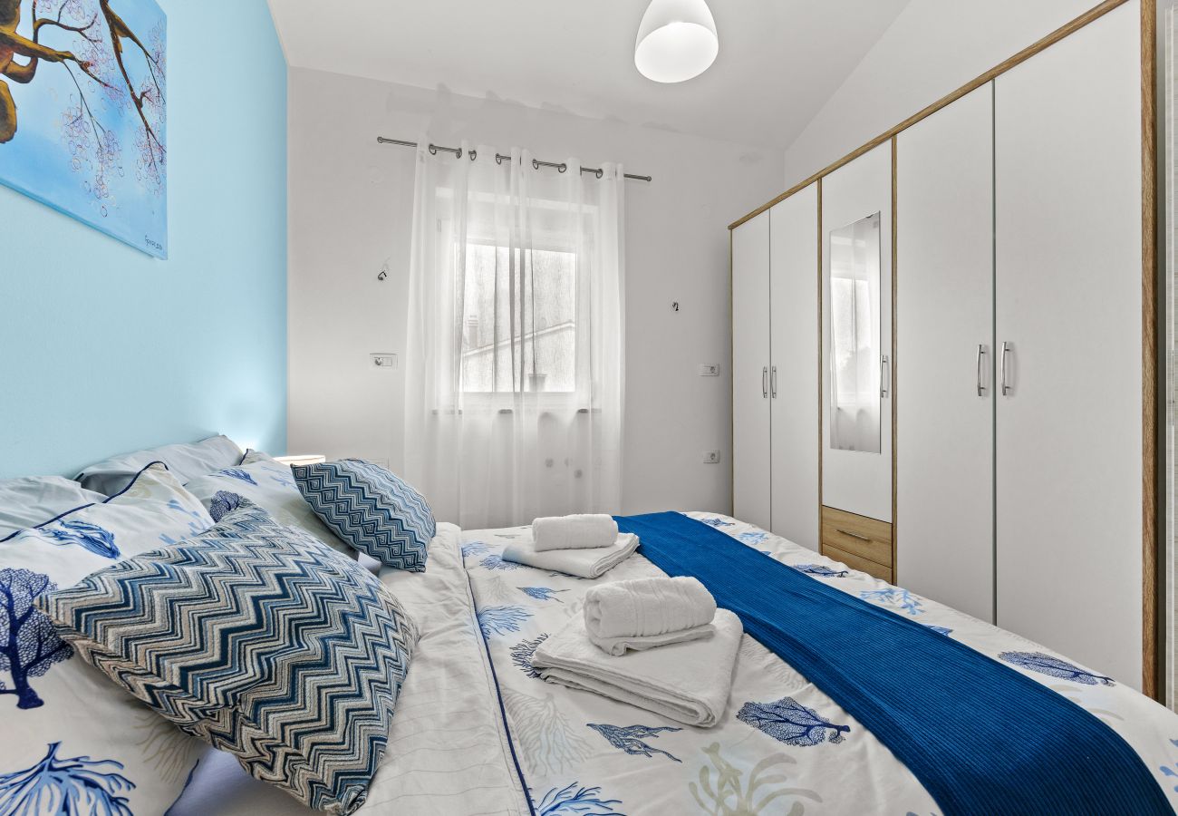 Villa in Šišan - Cozy Villa for 10 with Pool, BBQ, Billiards
