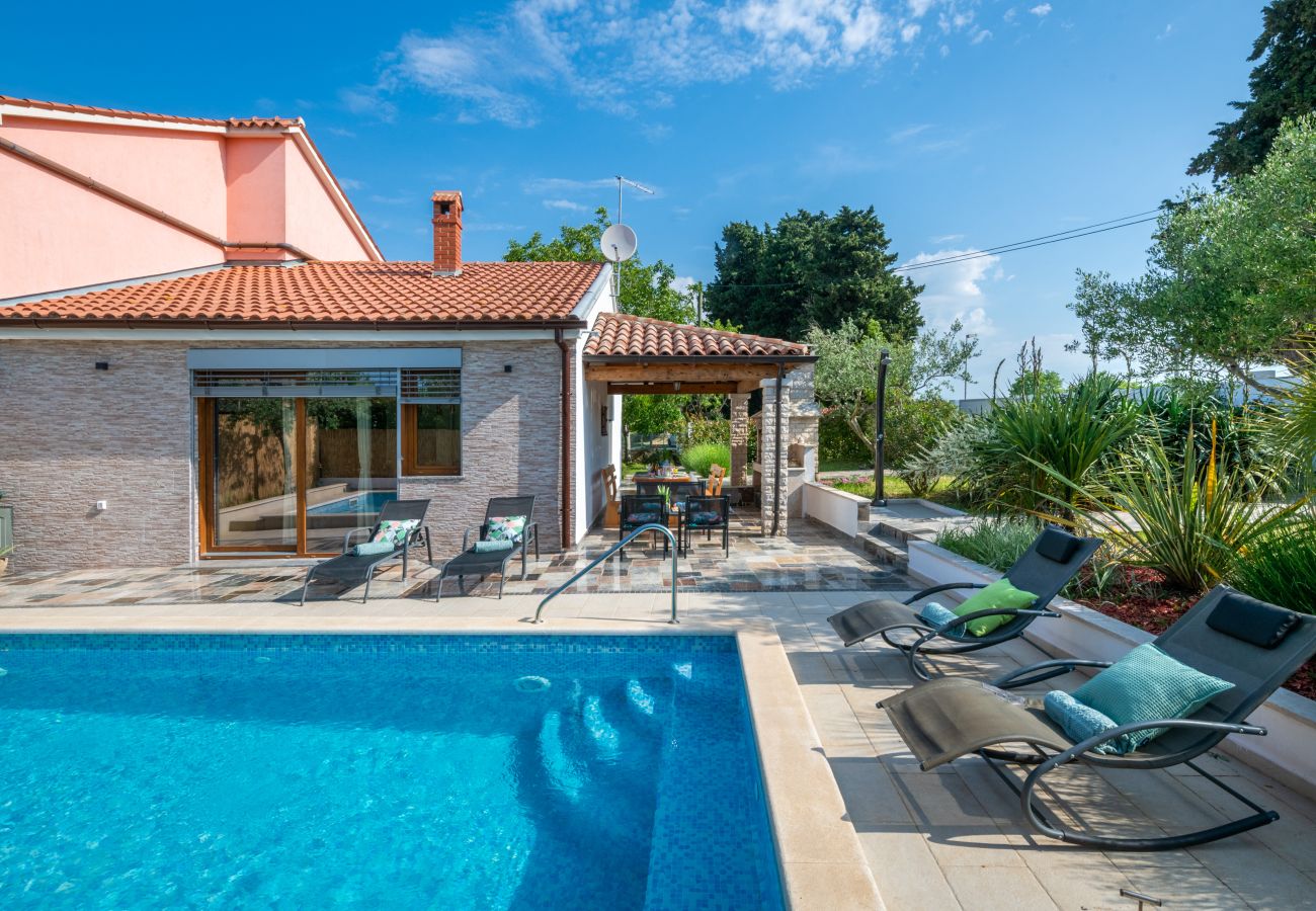 House in Vodnjan - Charming Holiday House Mara