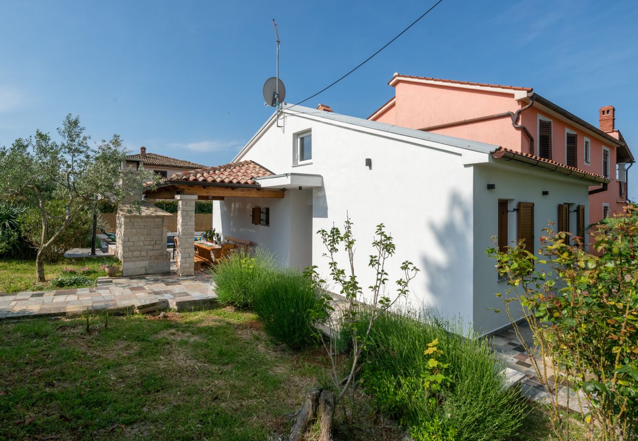 House in Vodnjan - Charming Holiday House Mara