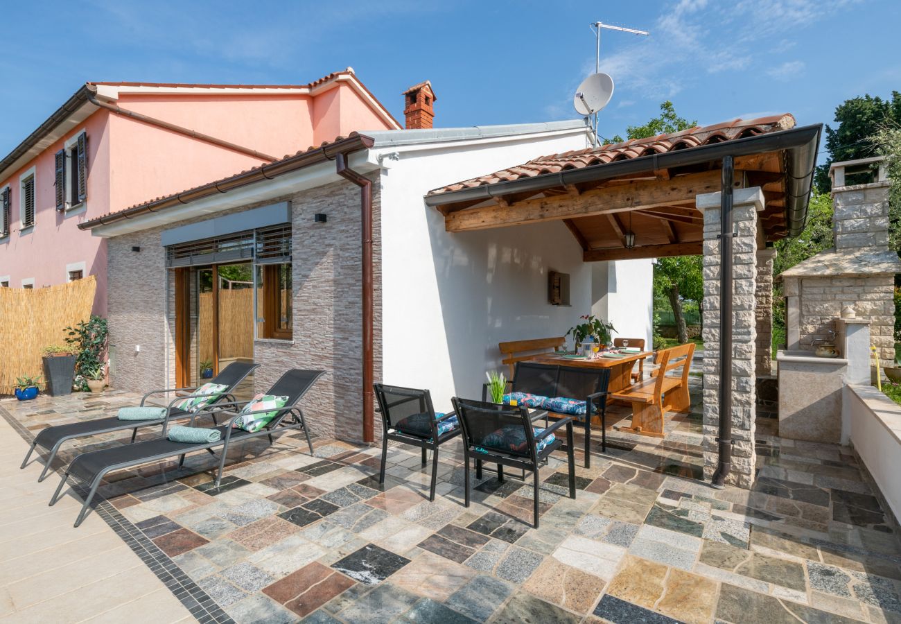 House in Vodnjan - Charming Holiday House Mara