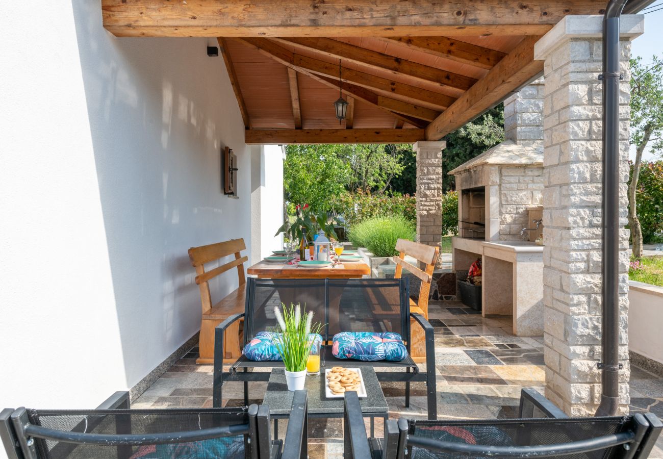 House in Vodnjan - Charming Holiday House Mara