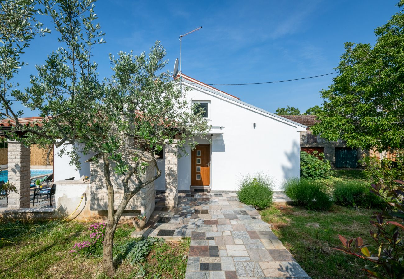 House in Vodnjan - Charming Holiday House Mara