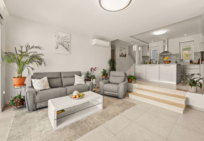Villa in Diminici - Modern Villa Novek with Pool and Sea View Villa in Diminici - Modern Villa Novek with Pool and Sea View
