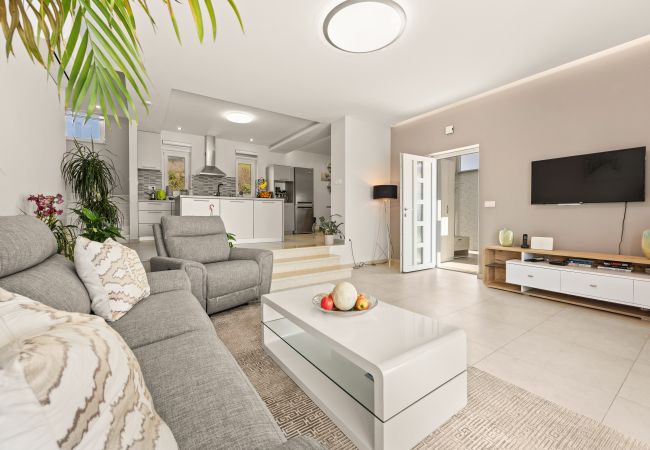 Villa in Diminici - Modern Villa Novek with Pool and Sea View Villa in Diminici - Modern Villa Novek with Pool and Sea View