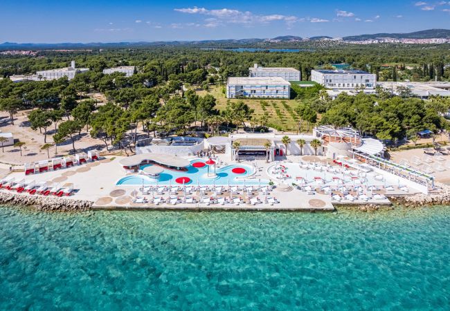 Mobile home in Šibenik - Resort Deluxe Mobile Home (6+1) Beachfront 2 Mobile home in Šibenik - Resort Deluxe Mobile Home (6+1) Beachfront 2