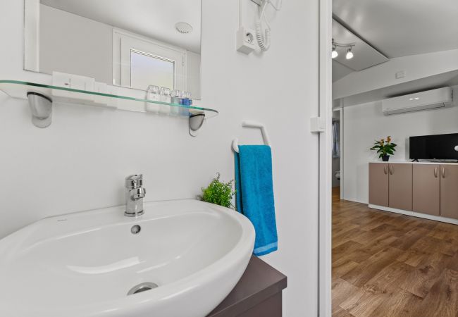 Mobile home in Šibenik - Resort Standard Mobile Home (4+2) 2 Mobile home in Šibenik - Resort Standard Mobile Home (4+2) 2