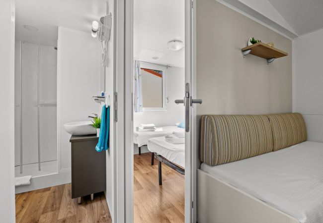 Mobile home in Šibenik - Resort Standard Mobile Home (4+2) 2 Mobile home in Šibenik - Resort Standard Mobile Home (4+2) 2