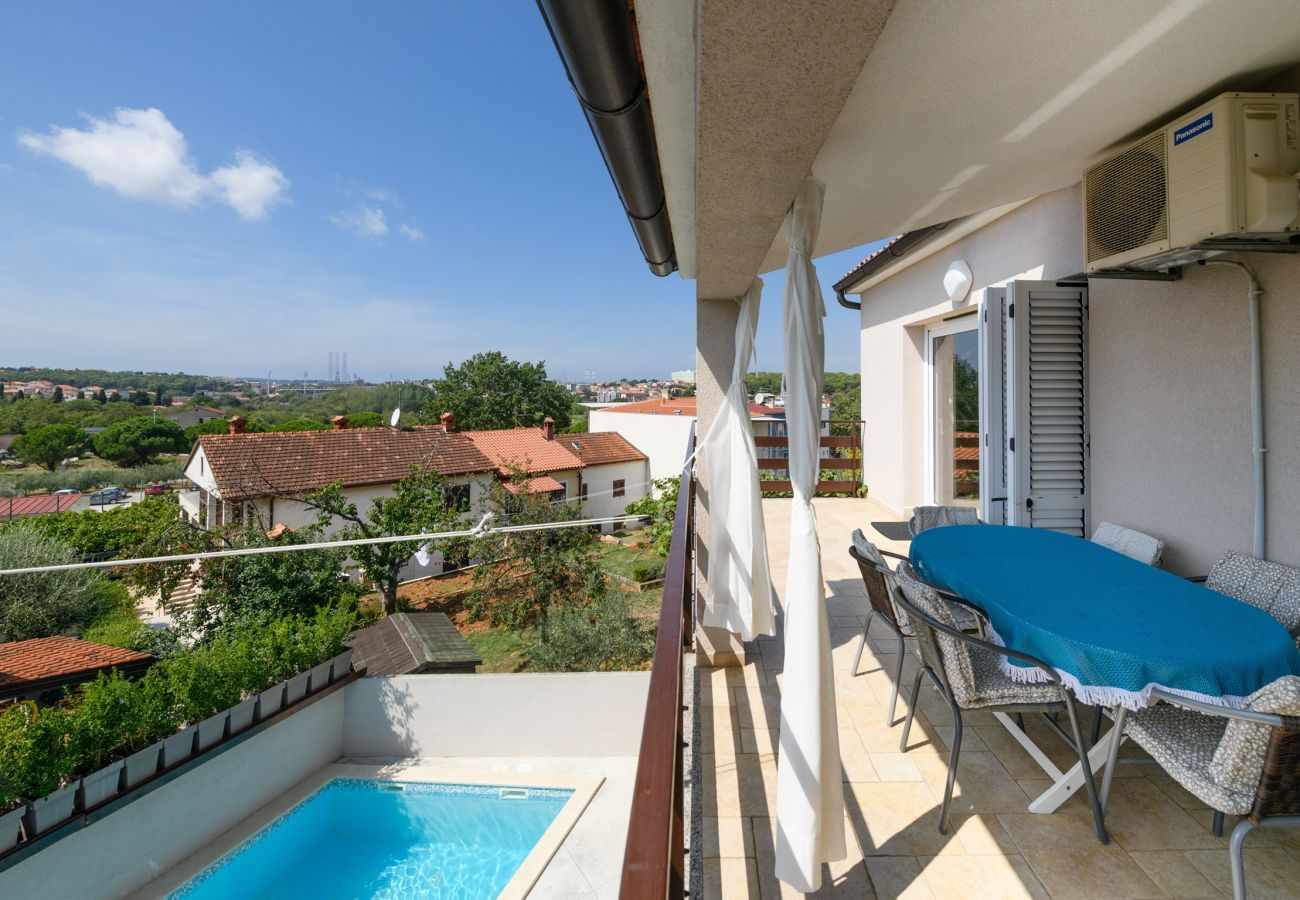 Apartment in Pula - Cozy Apartment Luka with Shared Pool and Gym