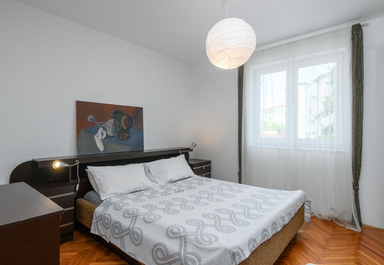 Apartment in Pula - Cozy Apartment Luka with Shared Pool and Gym