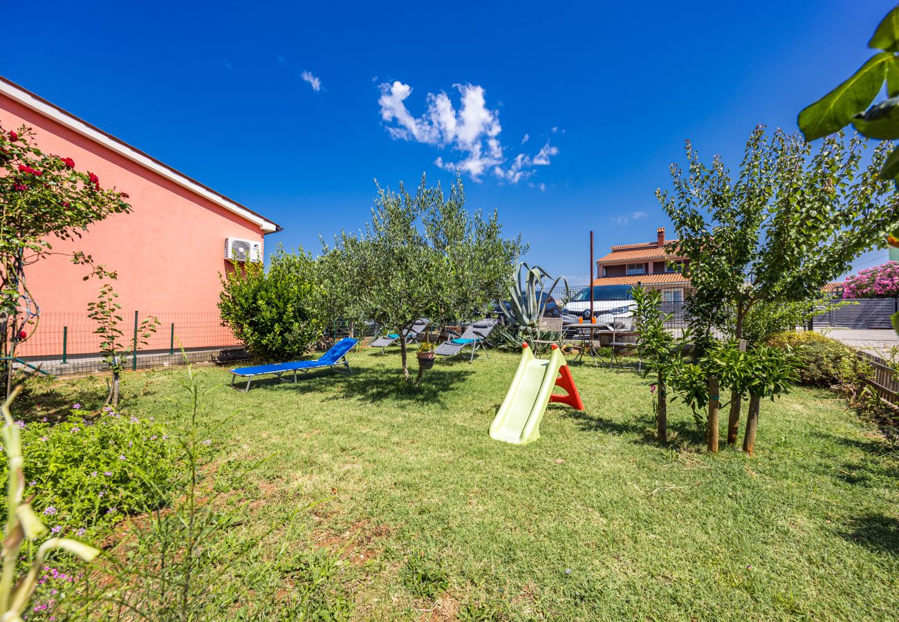 Apartment in Galižana - Apartment Vito with Balcony