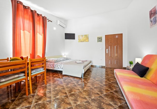 Studio in Galižana - Studio Vito with Balcony Studio in Galižana - Studio Vito with Balcony