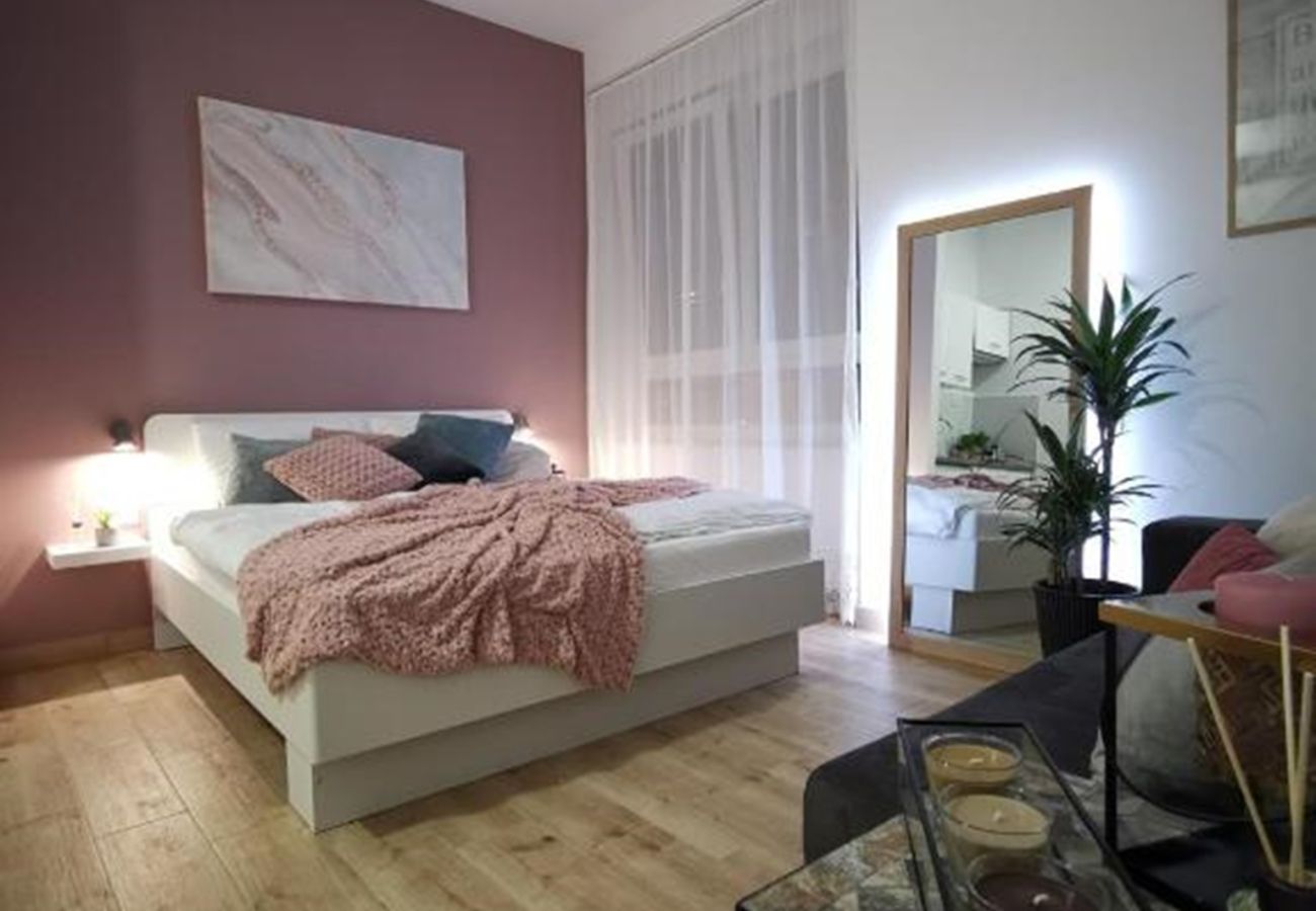 Studio in Pula - Studio A - Amphitheater Garden Apartments