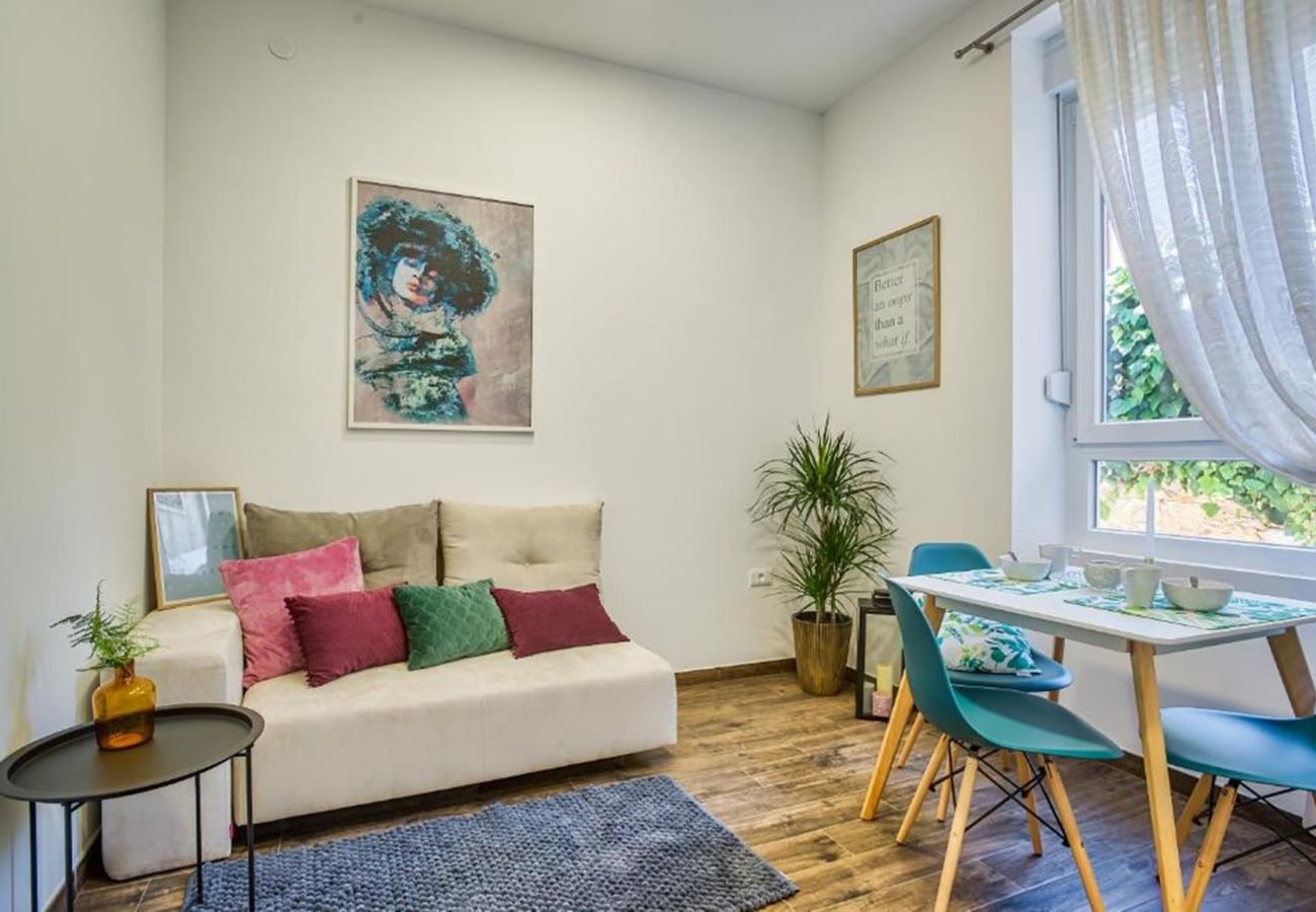 Studio in Pula - Studio C - Amphitheater Garden Apartments