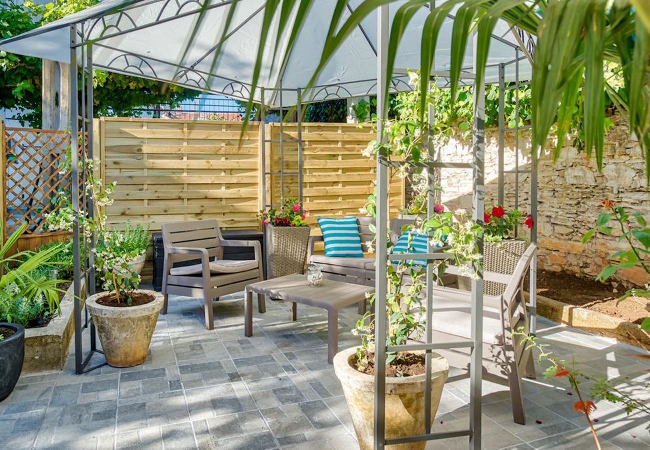 Studio in Pula - Studio C - Amphitheater Garden Apartments