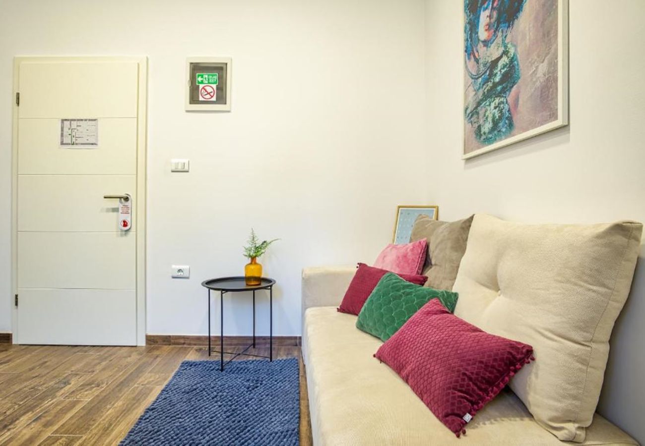 Studio in Pula - Studio C - Amphitheater Garden Apartments