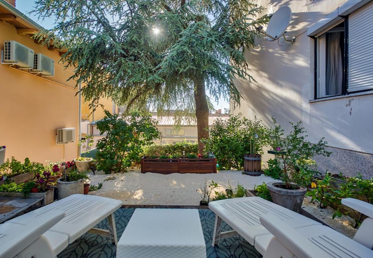Studio in Pula - Studio C - Amphitheater Garden Apartments