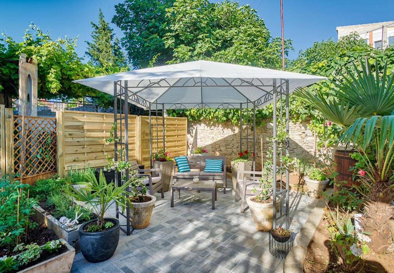 Studio in Pula - Studio C - Amphitheater Garden Apartments